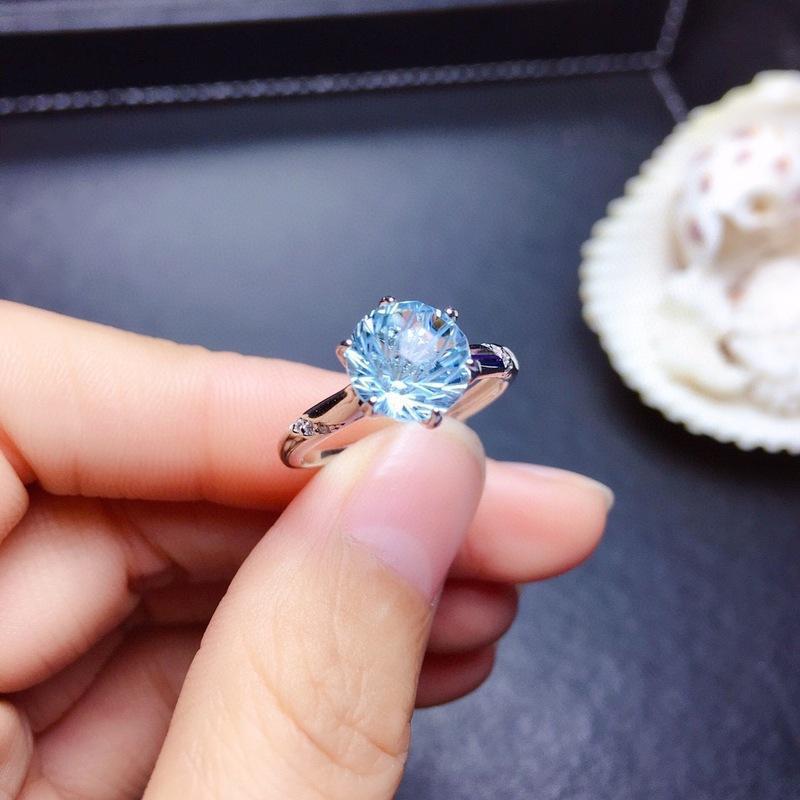 Lunara Ice Ring features a mesmerizing round sea-blue firework-cut stone that catches light from every angle. Set on a sleek silver-tone band, this ring delivers statement sparkle while remaining soft, feminine, and wearable for everyday moments.
