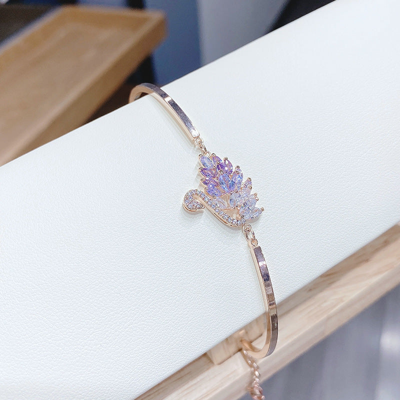 A graceful swan silhouette with leaf-like crystals—minimal from afar, breathtaking up close. Swanveil Lumi Bracelet is that soft-luxury sparkle that instantly makes your wrist look polished and expensive.
