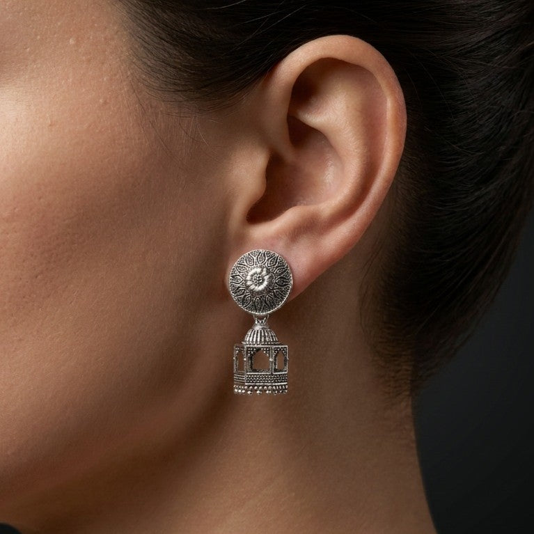 A statement of refined elegance with a hint of royal charm, this piece captures the beauty of intricate detailing and cascading movement in a truly graceful form. The ornate stud flows into delicate layered drops, creating a silhouette that feels both regal and mesmerizing with every motion.
