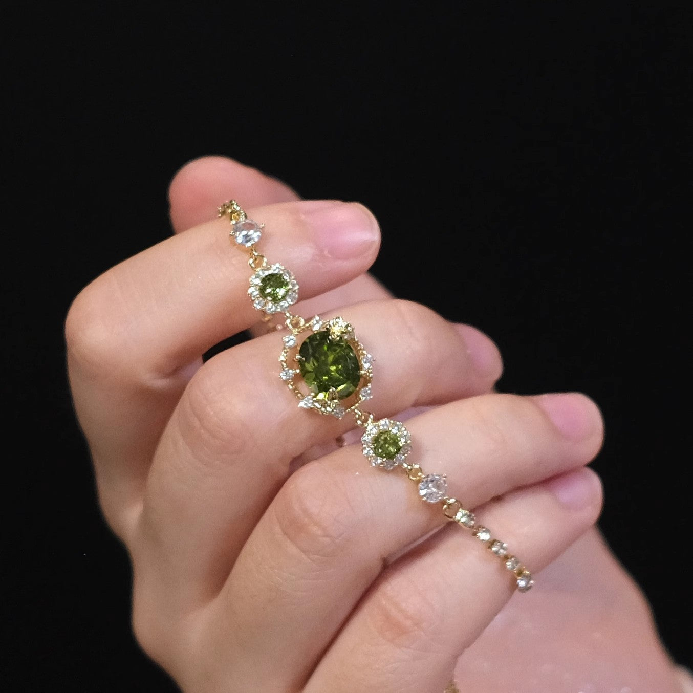 The Butterfly Garden Bracelet is a masterpiece of accessible luxury, featuring an exquisite oval-cut zircon center that radiates a high-end niche appeal. Available in enchanting Sage and Lilac variants, this pull-out bracelet offers a refined fashion statement that brings the delicate beauty of a blooming garden directly to your wrist.