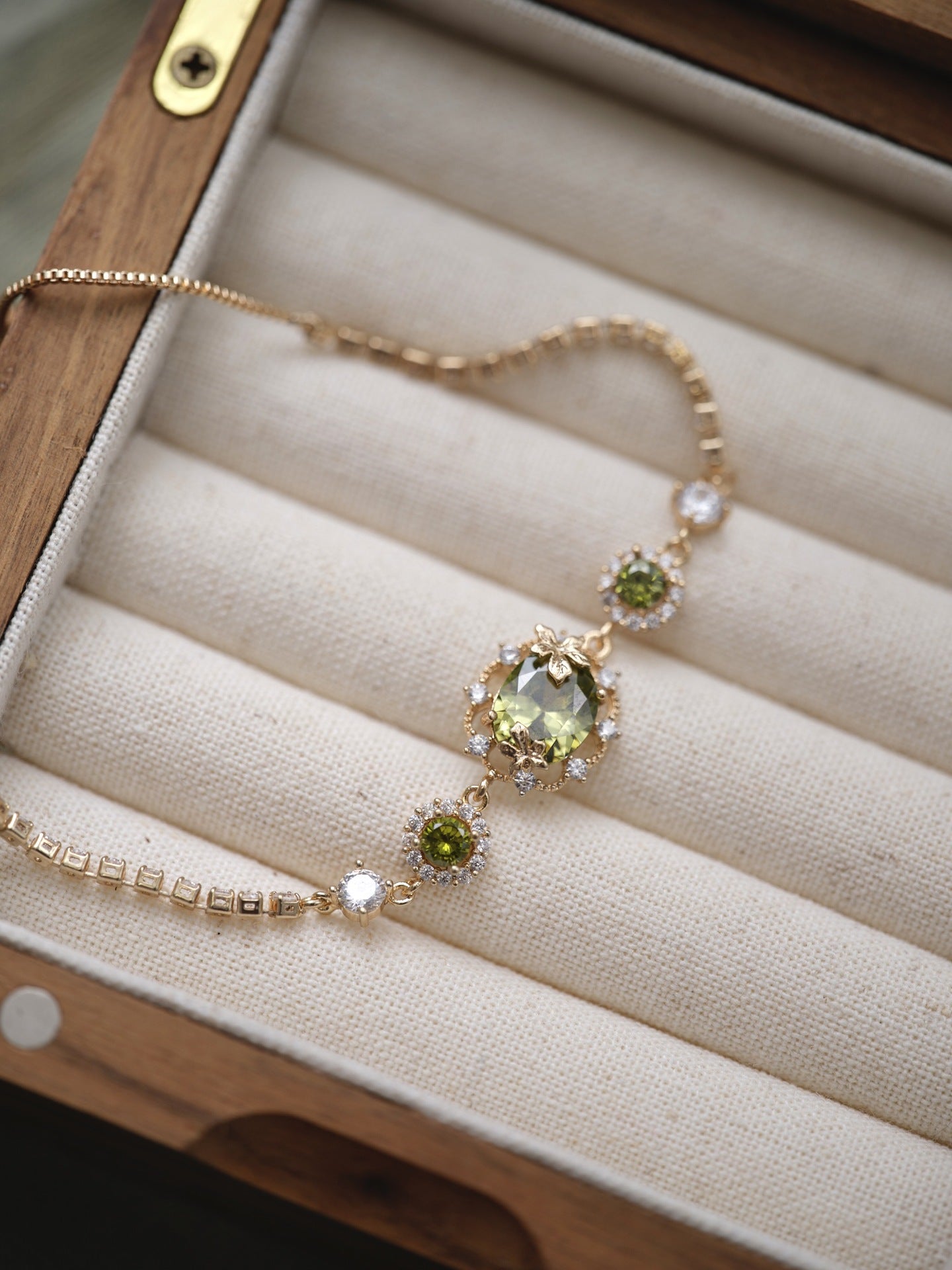 The Butterfly Garden Bracelet is a masterpiece of accessible luxury, featuring an exquisite oval-cut zircon center that radiates a high-end niche appeal. Available in enchanting Sage and Lilac variants, this pull-out bracelet offers a refined fashion statement that brings the delicate beauty of a blooming garden directly to your wrist.