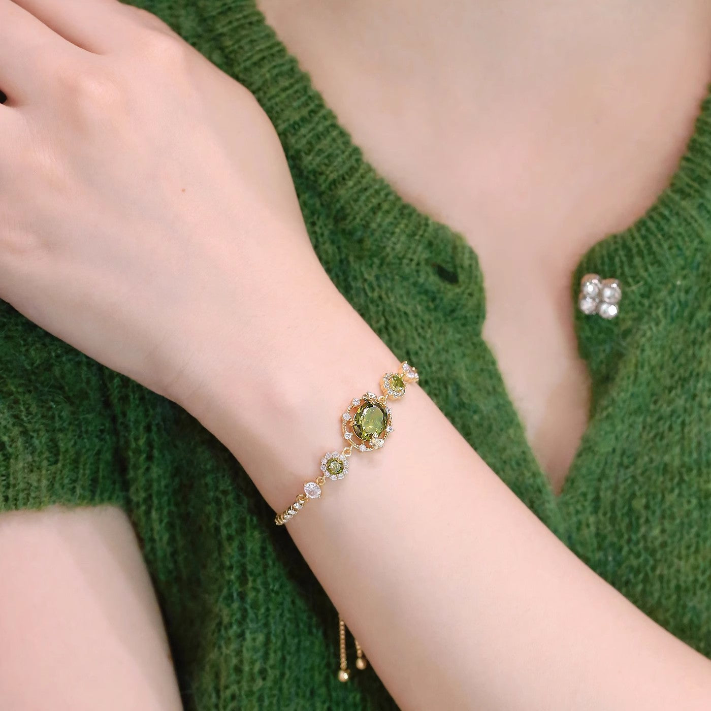 The Butterfly Garden Bracelet is a masterpiece of accessible luxury, featuring an exquisite oval-cut zircon center that radiates a high-end niche appeal. Available in enchanting Sage and Lilac variants, this pull-out bracelet offers a refined fashion statement that brings the delicate beauty of a blooming garden directly to your wrist.