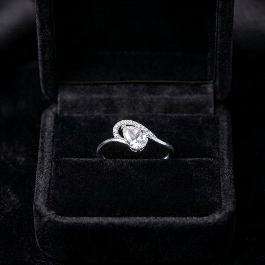 A gentle curve that flows with effortless elegance, the Celene Flow Ring captures the beauty of movement in its most refined form. The softly arched design embraces a radiant stone, creating a delicate sparkle that feels both modern and timeless.