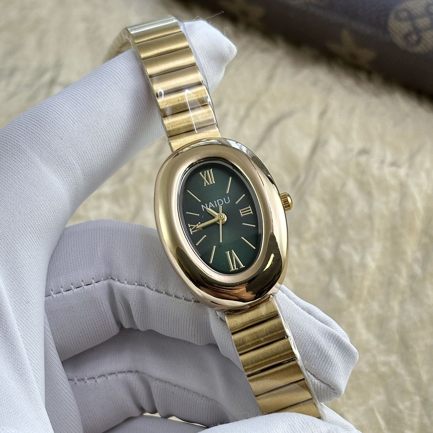 A refined oval dial wrapped in a smooth golden frame, designed to move effortlessly with your everyday moments. Minimal yet expressive, this watch brings quiet luxury to every wrist — perfect for daily wear or thoughtful gifting.