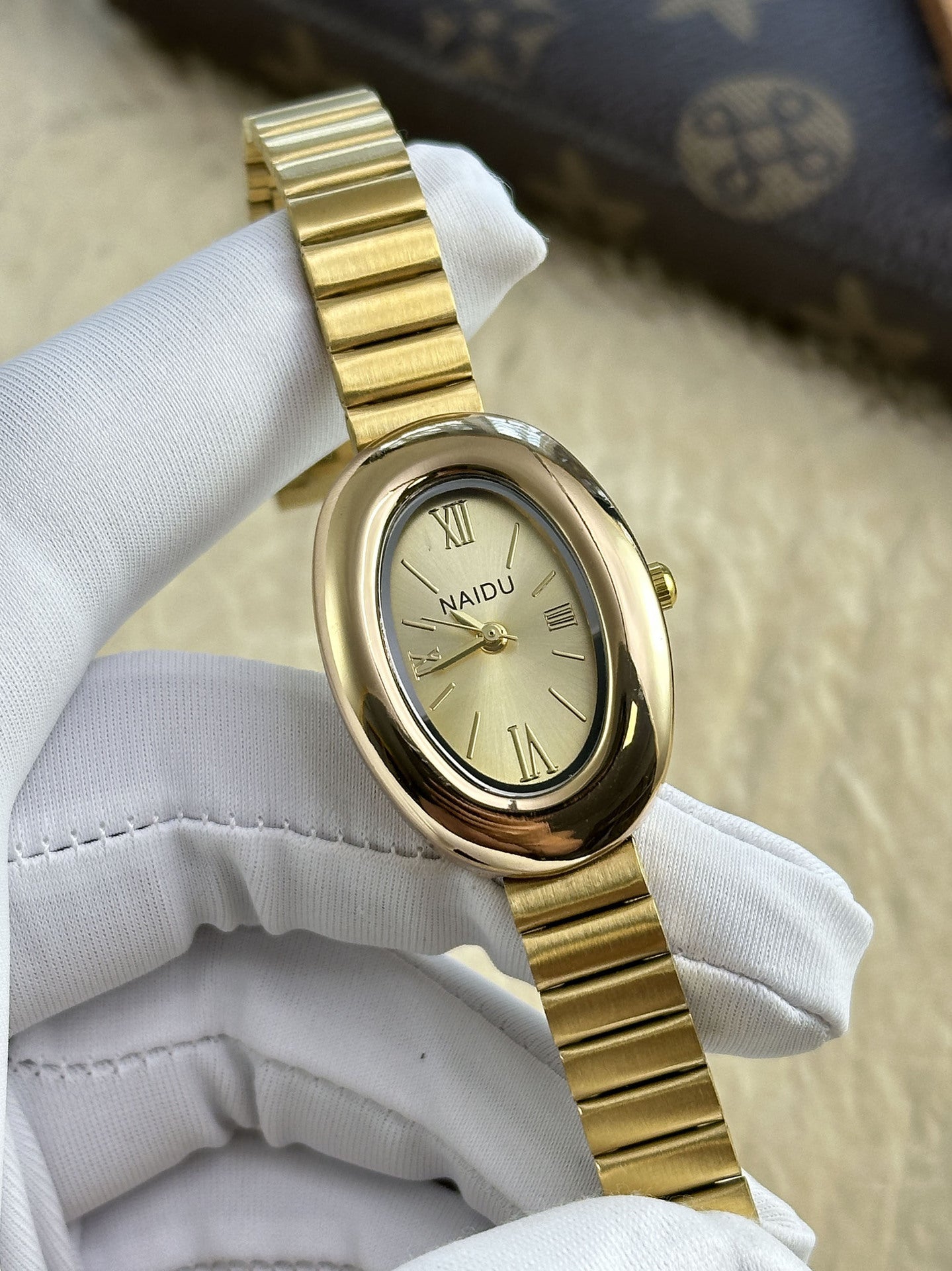 A refined oval dial wrapped in a smooth golden frame, designed to move effortlessly with your everyday moments. Minimal yet expressive, this watch brings quiet luxury to every wrist — perfect for daily wear or thoughtful gifting.