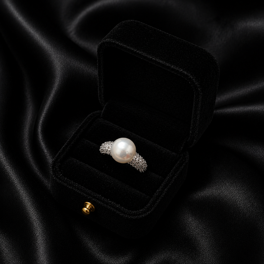 Unveil the essence of goddess-like beauty with the Glacial Crown Ring. This enchanting piece features a majestic center pearl cradled by intricate silver-toned petals, capturing the spirit of a frozen bloom for a look that is both regal and timeless.