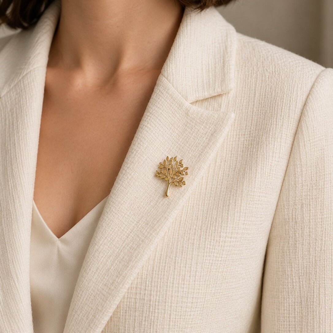Like a graceful ribbon tied within an enchanted golden garden, this elegant brooch captures a charming blend of coquette beauty, delicate sparkle, and timeless femininity. Featuring a sculpted bow silhouette covered in radiant crystal accents, it creates a refined statement that feels romantic, graceful, and effortlessly luxurious.