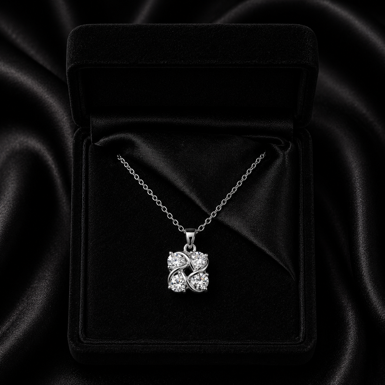 A delicate clover-inspired pendant adorned with soft lavender-toned crystals, this necklace carries a subtle sparkle that feels elegant, dreamy, and effortlessly charming. Its minimal silhouette and graceful shine make it a timeless everyday piece with a gentle romantic touch.