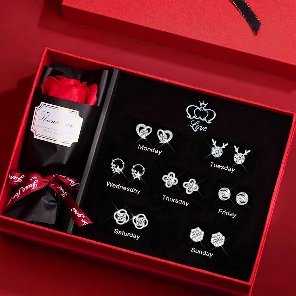 A week full of love, captured in delicate sparkle, the Love Calendar Gift Box Bundle turn everyday moments into something special. With a unique design for each day, this set brings a playful yet meaningful charm that feels personal, stylish, and beautifully expressive.