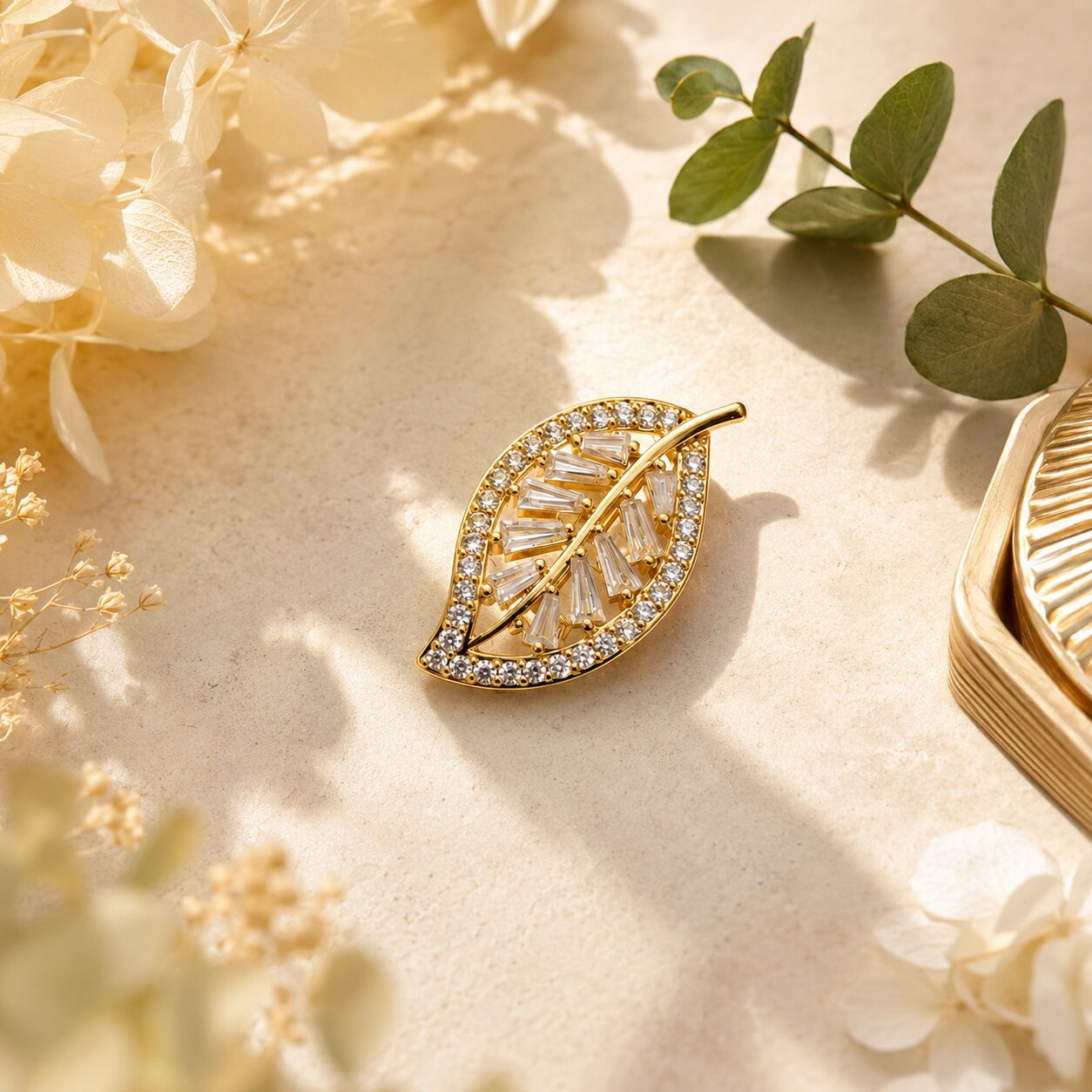 Like a golden leaf illuminated by the softest morning light, this elegant brooch captures a beautiful sense of growth, grace, and natural radiance. Featuring a delicate leaf silhouette filled with sparkling crystal accents and refined baguette-cut stones, it creates a luminous statement that feels graceful, sophisticated, and effortlessly luxurious.