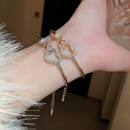 Velora Heartline Bracelet