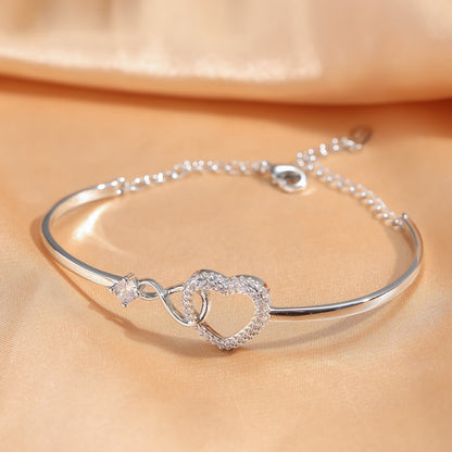 Velora Heartline Bracelet
