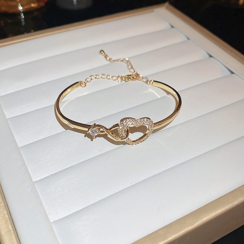 Velora Heartline Bracelet