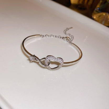 Velora Heartline Bracelet