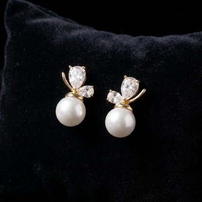 A soft cascade of pearls that feels like a blooming whisper the Pearl Bloom Drops bring together classic elegance and delicate charm in a design that flows with every movement. The graceful drop silhouette, paired with luminous pearl accents, creates a refined look that feels both timeless and effortlessly feminine.