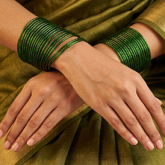 A soft cascade of textured shine, the Raindrop Kangan captures the delicate rhythm of falling droplets in every curve. Each bangle reflects light with a subtle shimmer, creating a fluid, layered look that feels both graceful and bold at once.