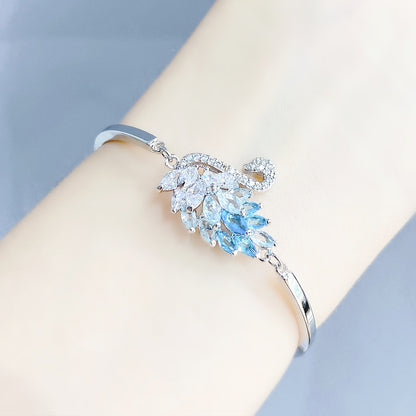 A graceful swan silhouette with leaf-like crystals—minimal from afar, breathtaking up close. Swanveil Lumi Bracelet is that soft-luxury sparkle that instantly makes your wrist look polished and expensive.


